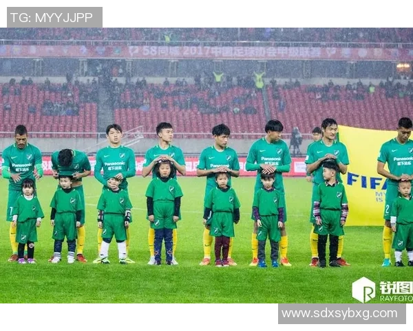 世界足球十大暖心球星:他们不仅仅是场上的英雄,更是人心的守护者