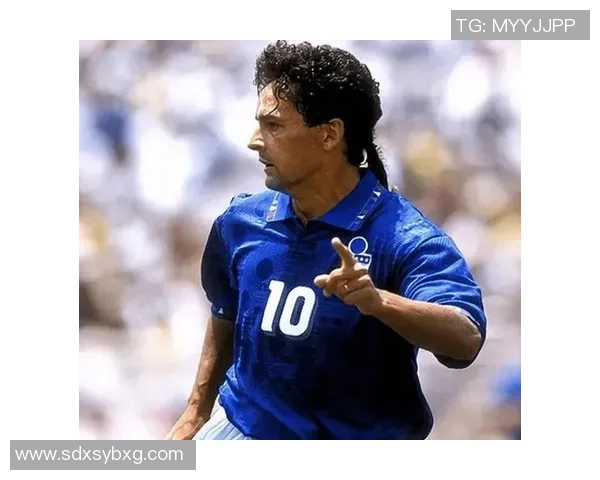 忧郁眼神下的足球传奇：一位球星的内心世界与职业生涯探秘